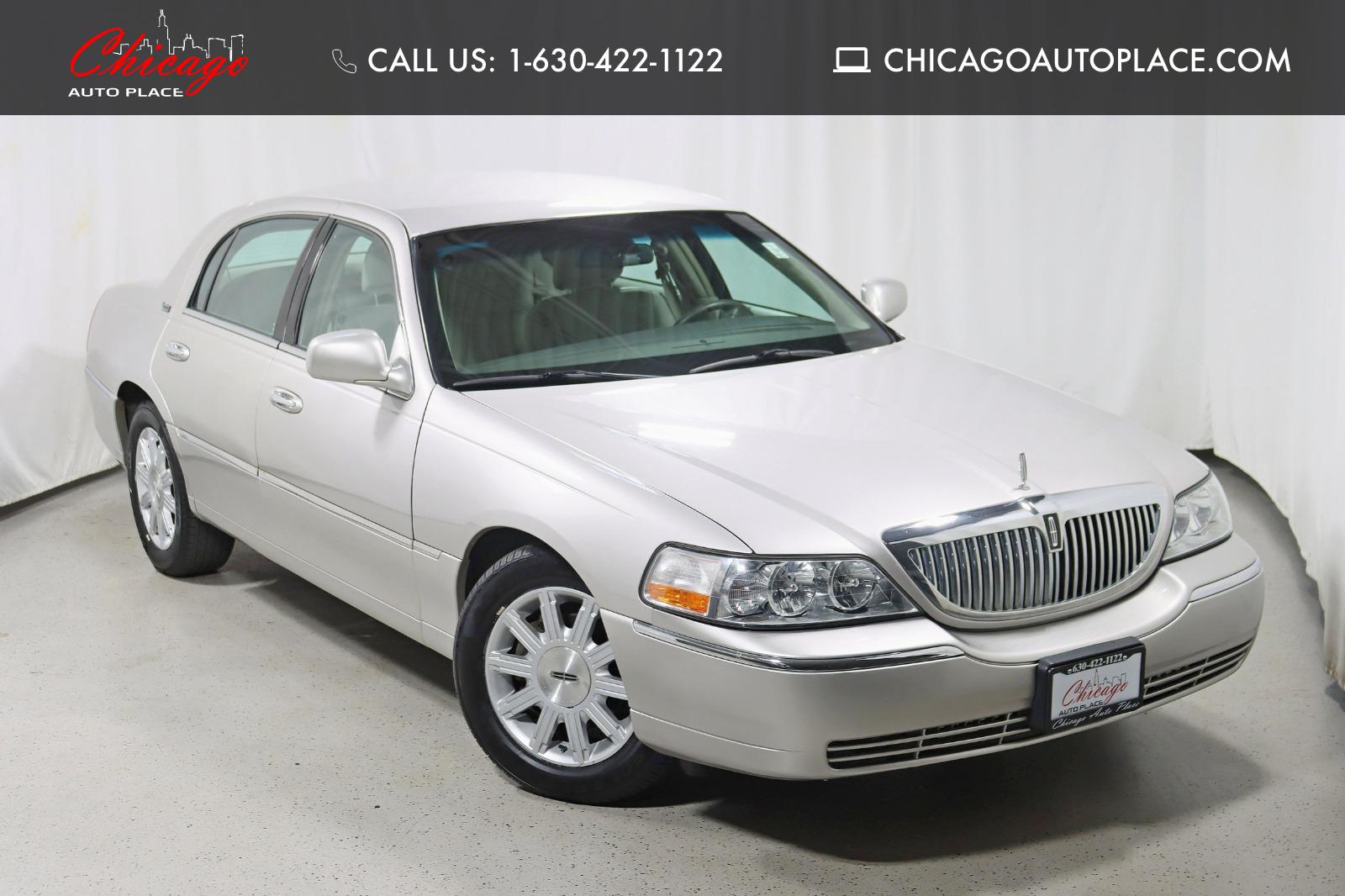 Silver Birch Clearcoat Metallic 2010 Lincoln Town Car Sedan Rear-Wheel Drive 4-Speed Automatic