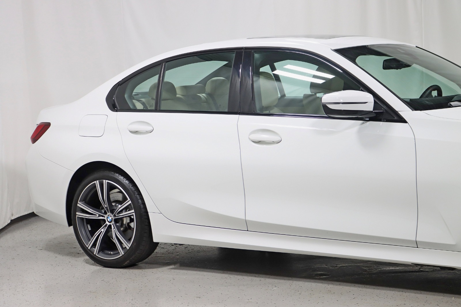 2023 BMW 330I - Image 4