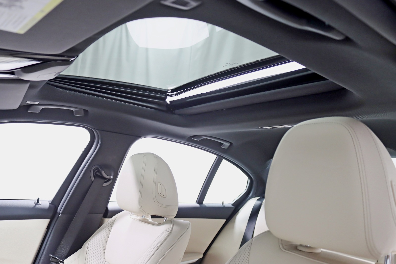 2023 BMW 330I - Image 34