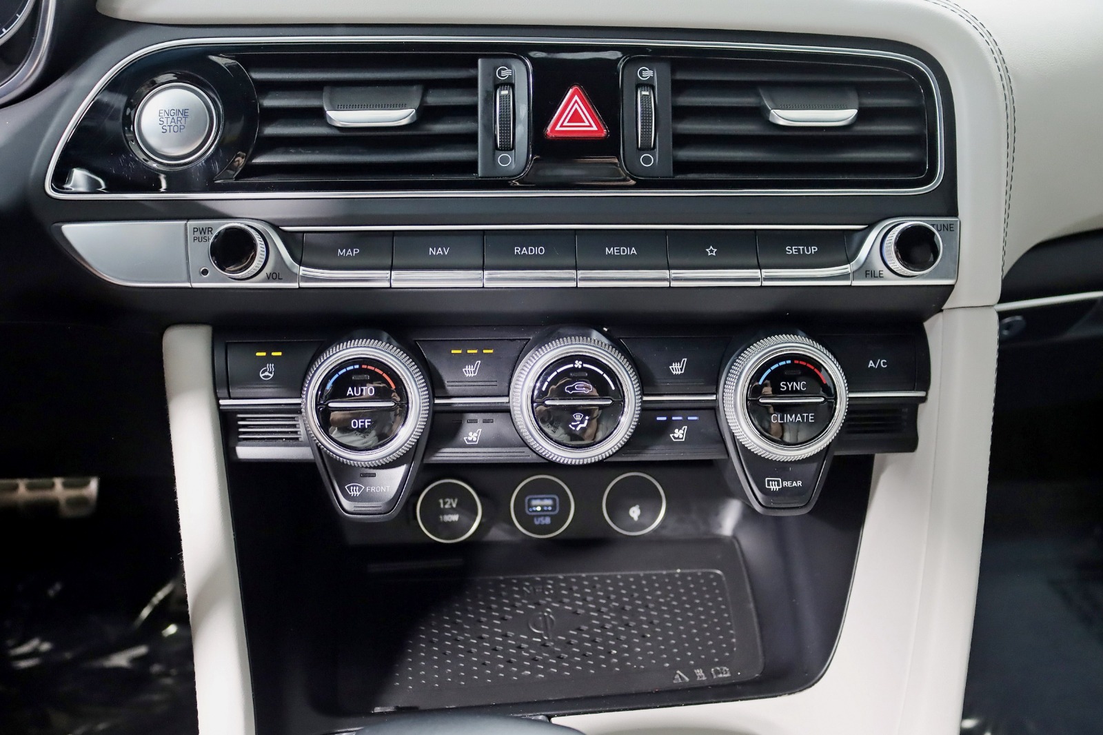 2022 GENESIS G70 - Image 24