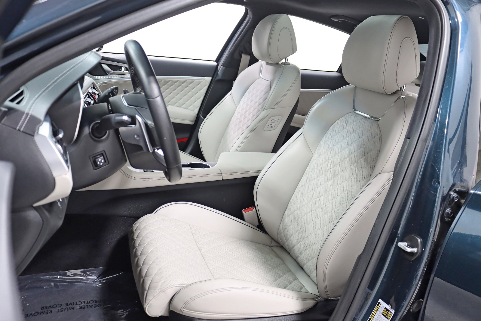 2022 GENESIS G70 - Image 26