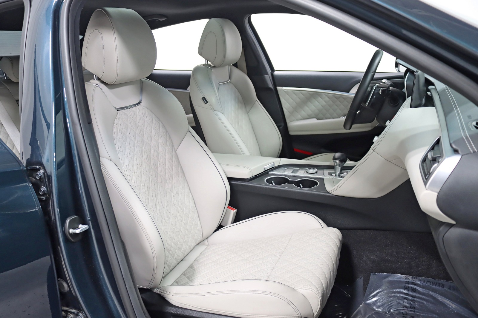 2022 GENESIS G70 - Image 27