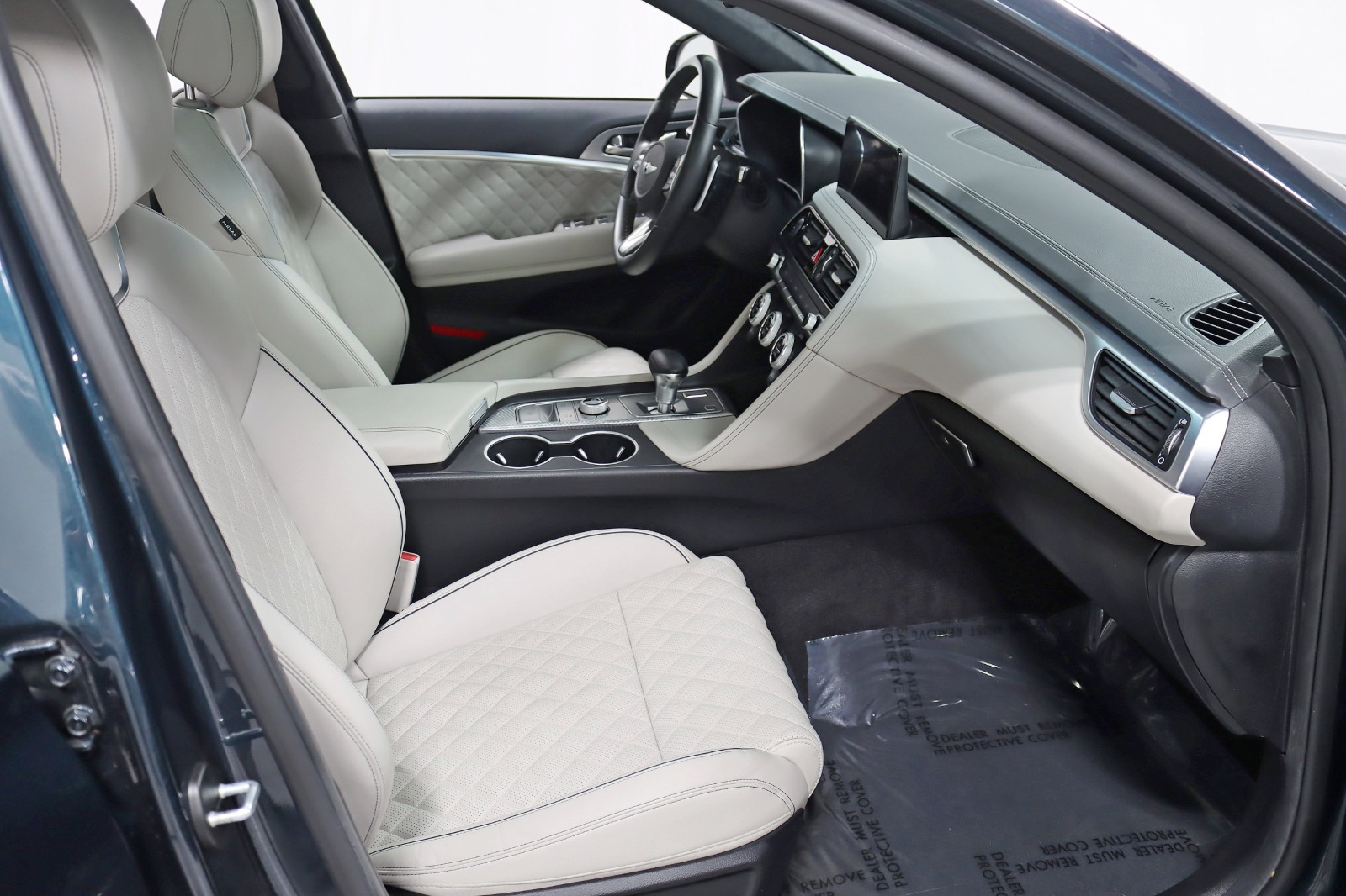 2022 GENESIS G70 - Image 31