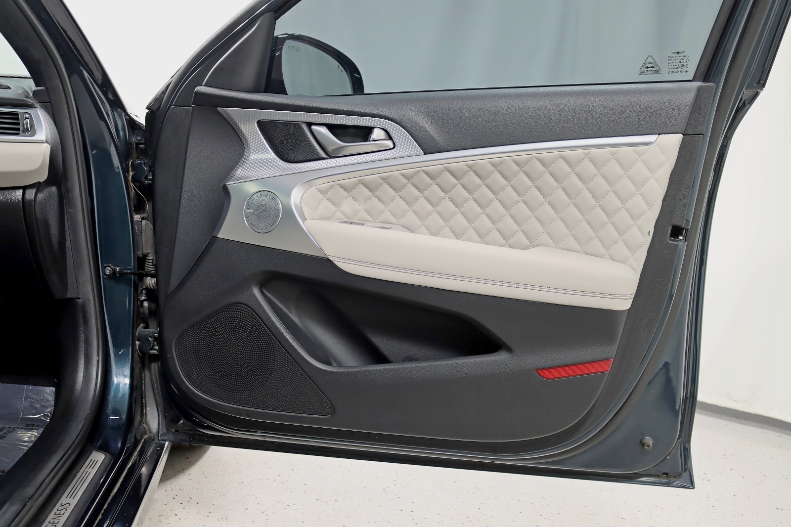 2022 GENESIS G70 - Image 34