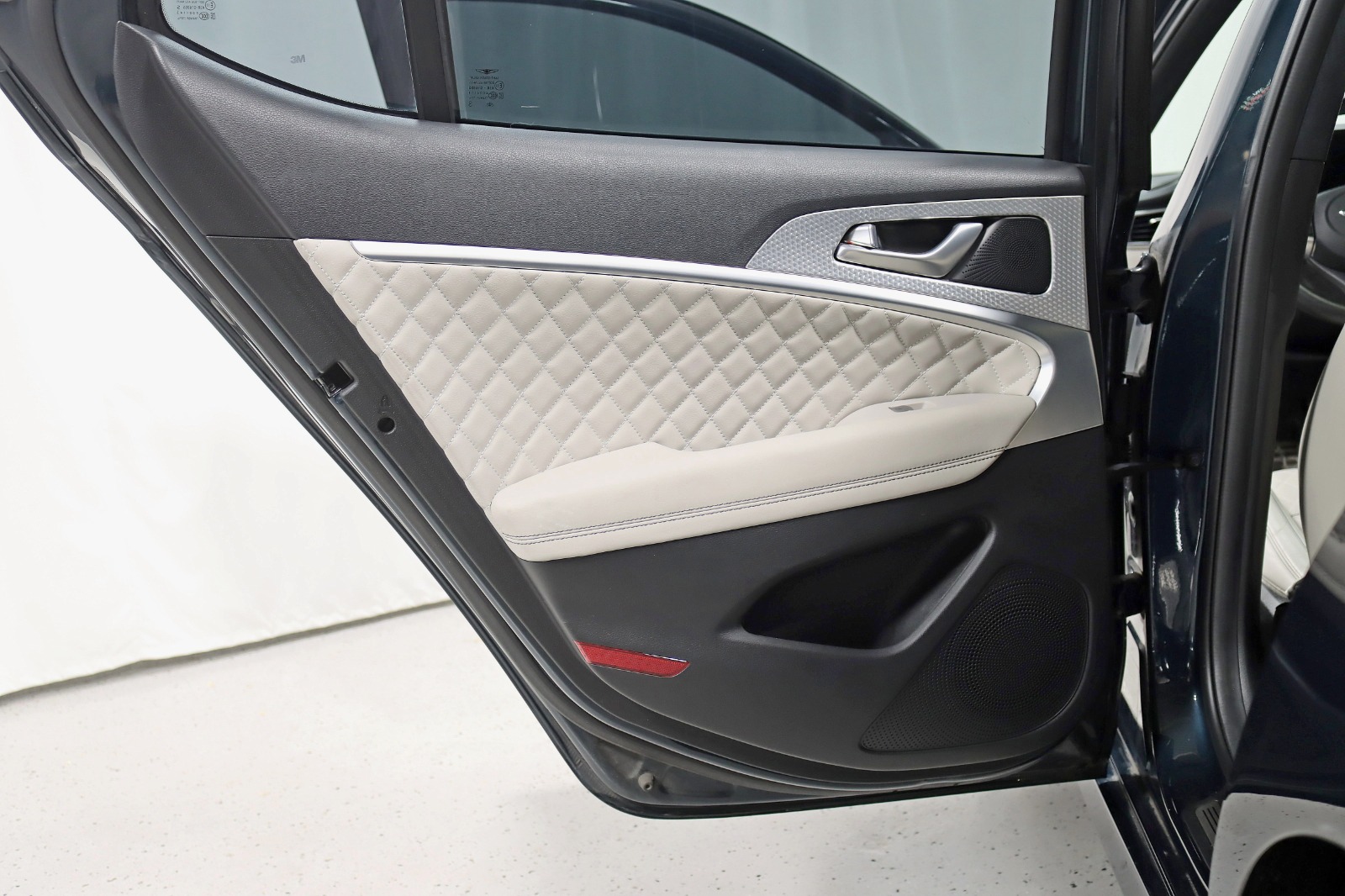 2022 GENESIS G70 - Image 35