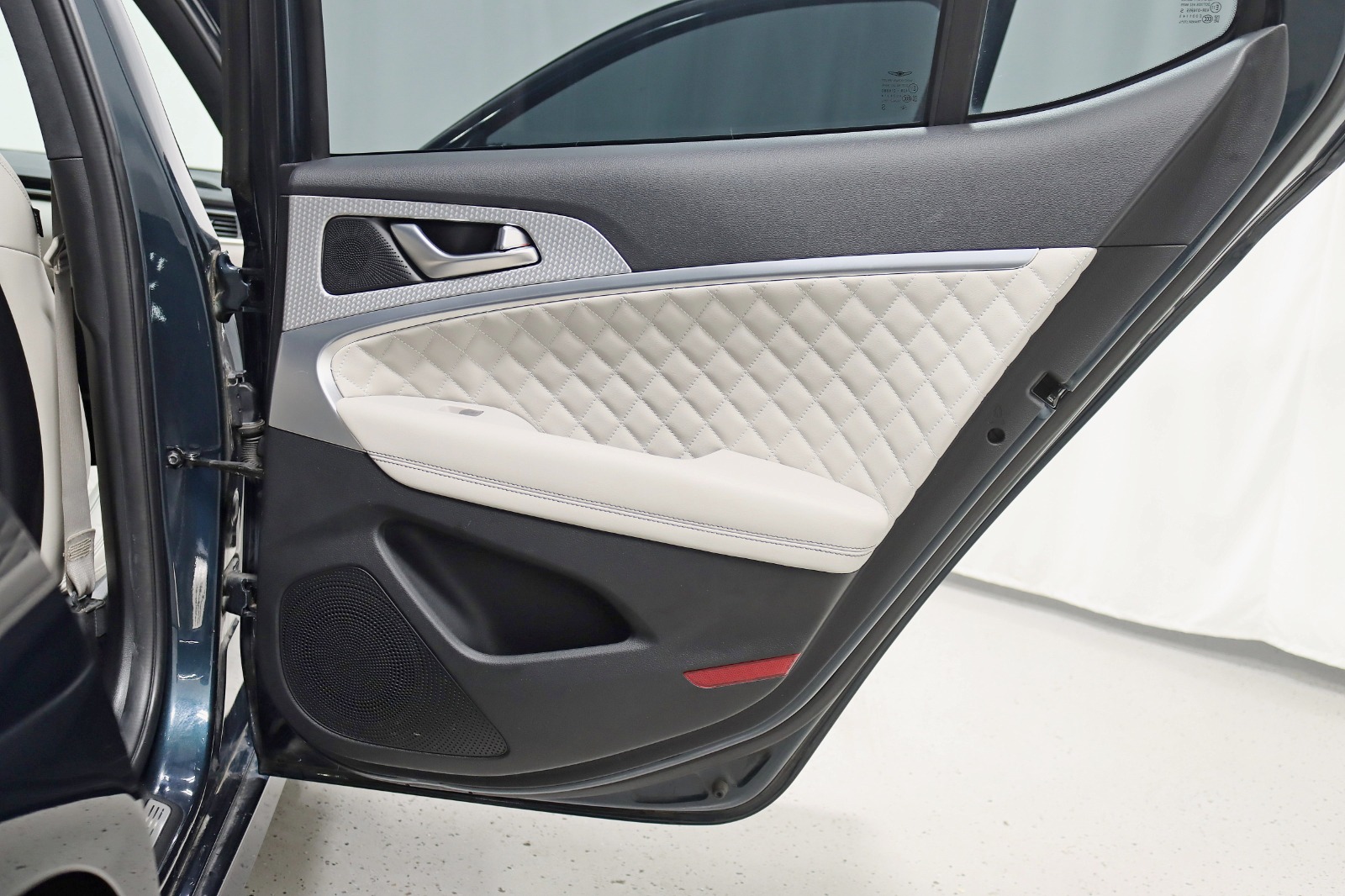 2022 GENESIS G70 - Image 36