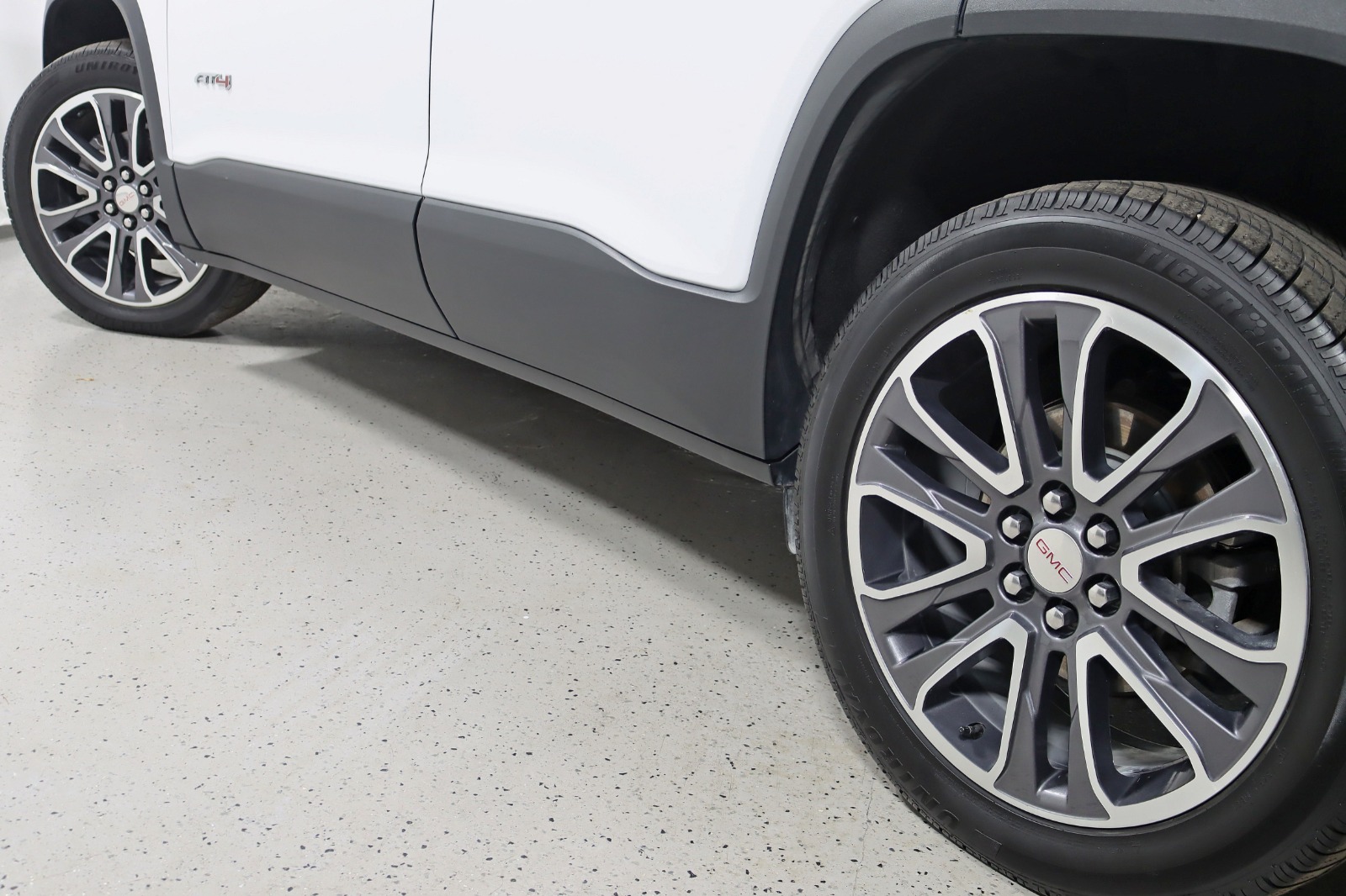 2020 GMC ACADIA - Image 13