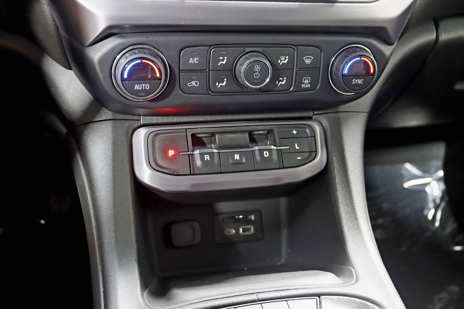 2020 GMC ACADIA - Image 22