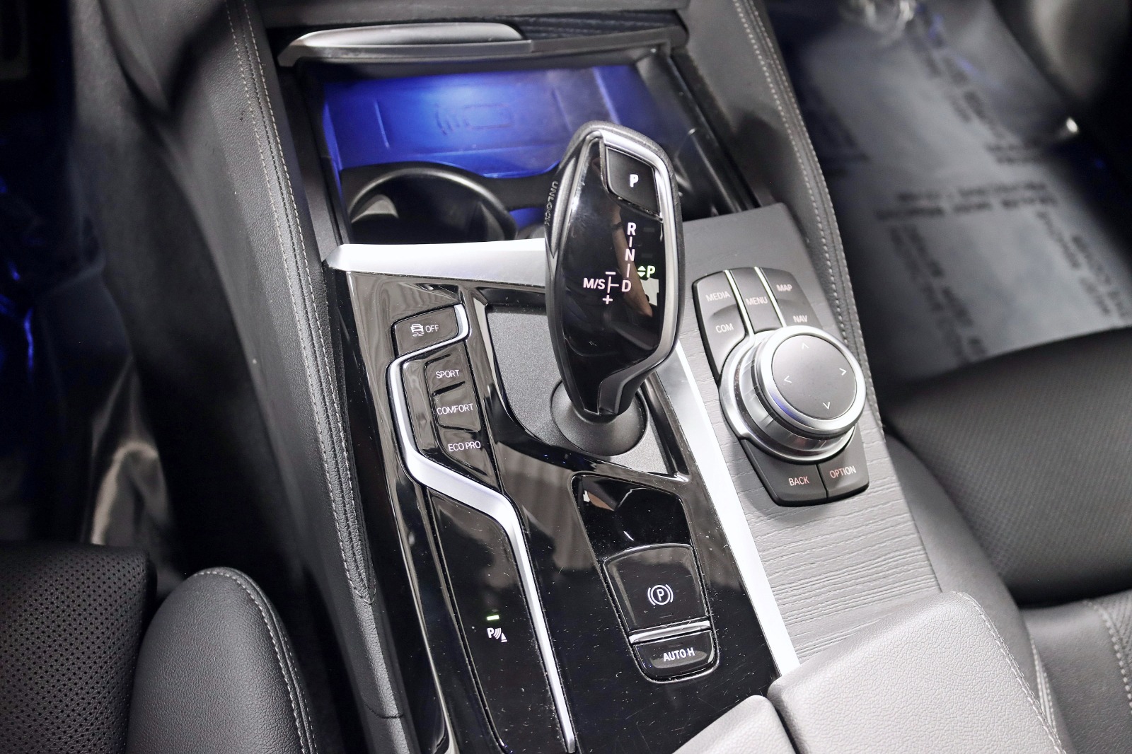 2022 BMW 530I - Image 28