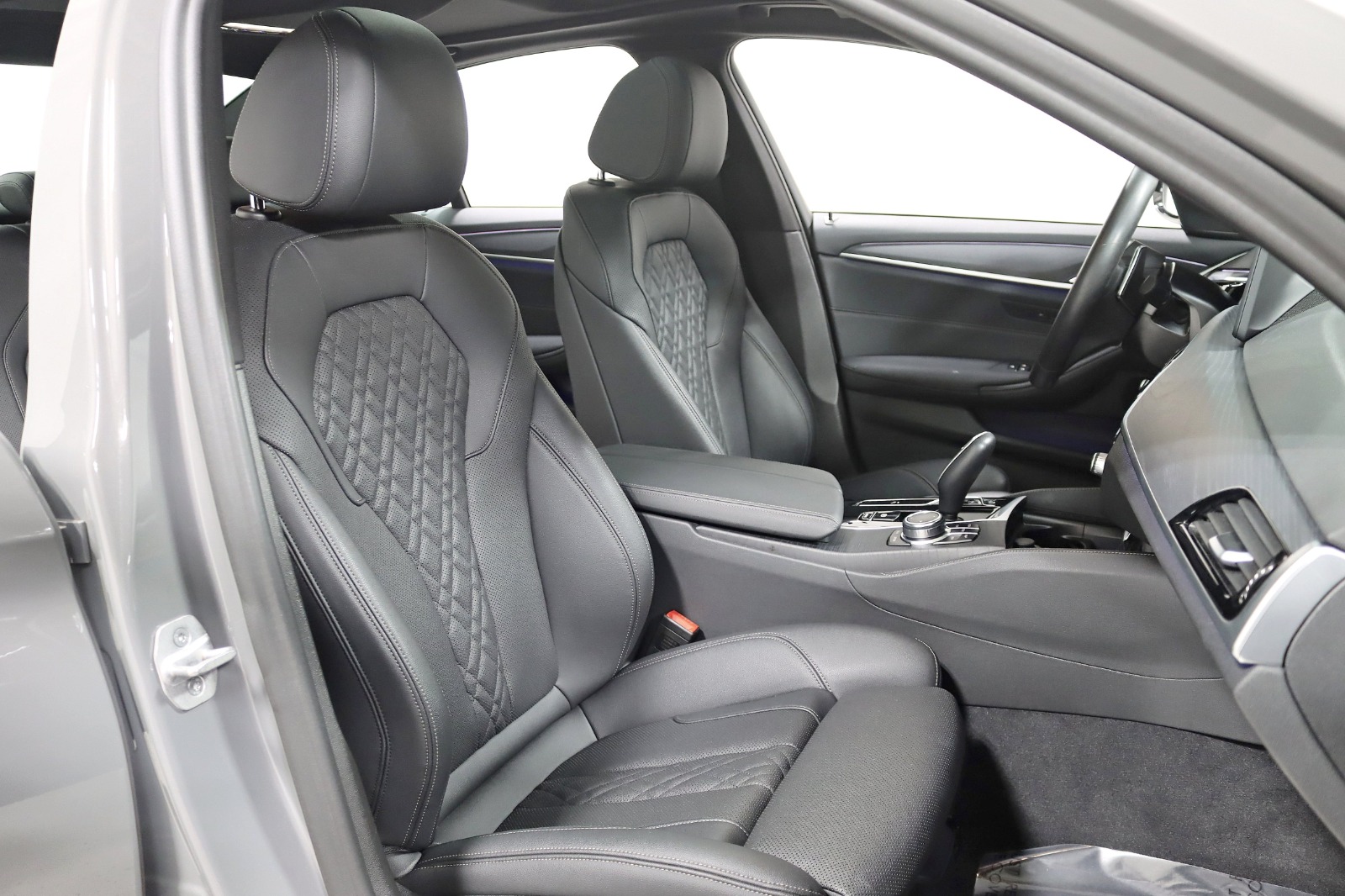 2022 BMW 530I - Image 30