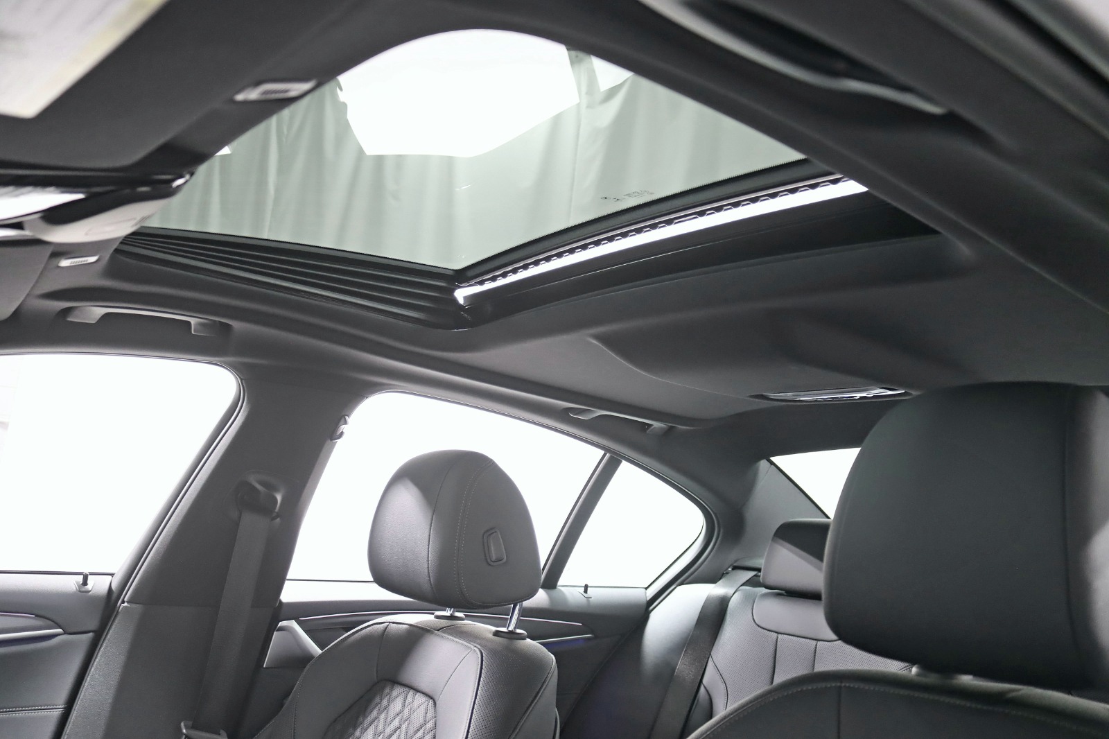 2022 BMW 530I - Image 33