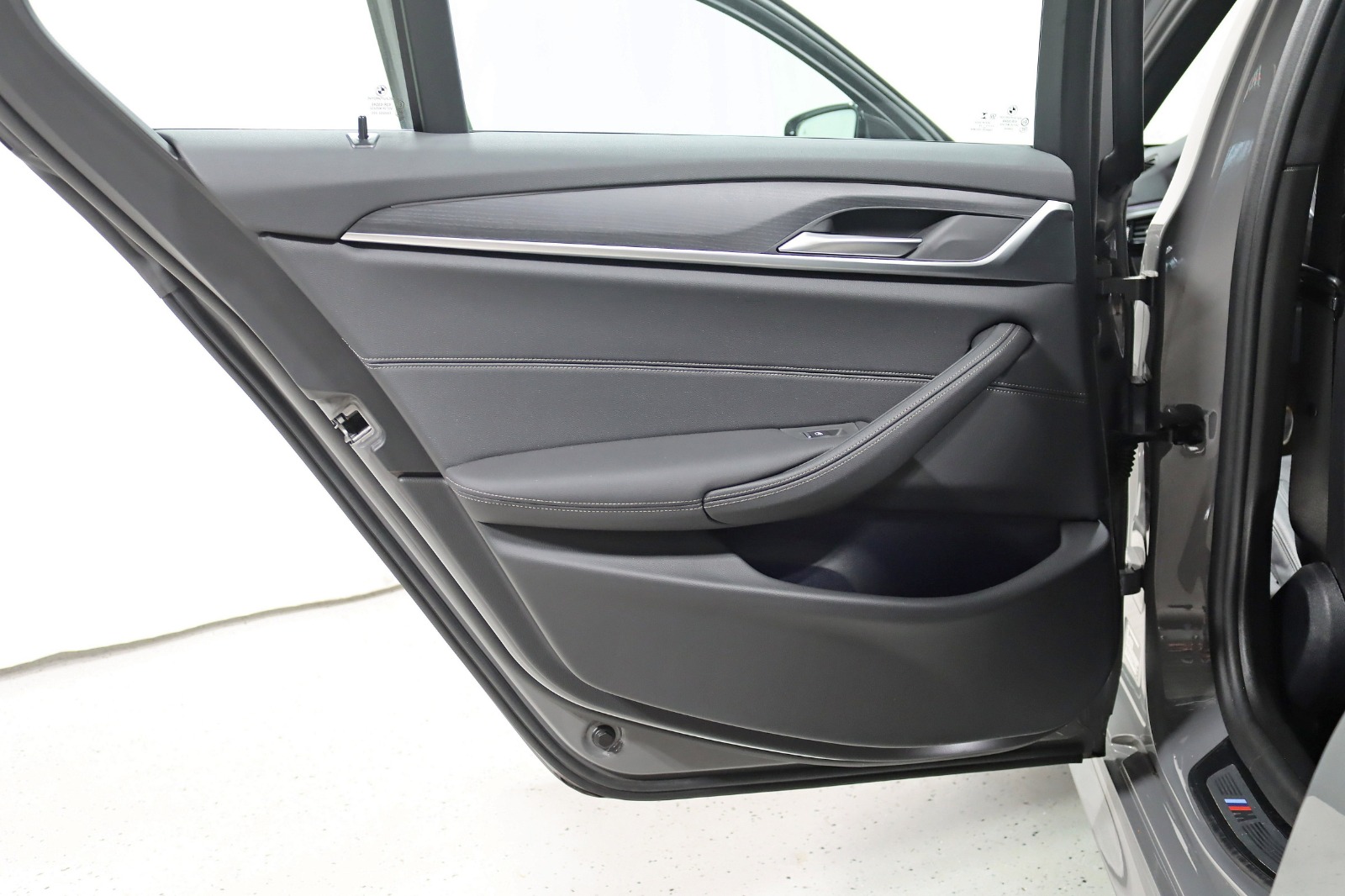 2022 BMW 530I - Image 37