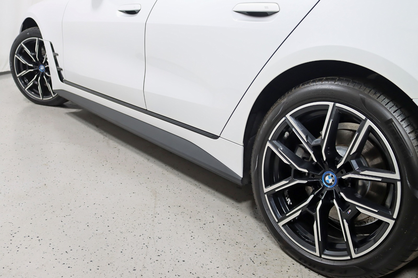 2022 BMW I4 - Image 13