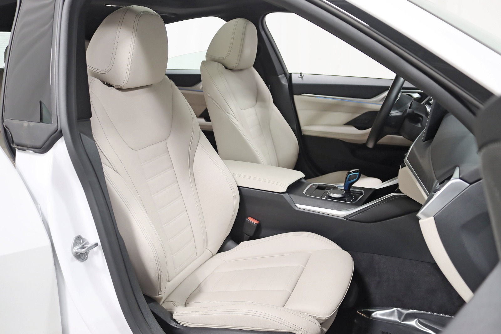 2022 BMW I4 - Image 28