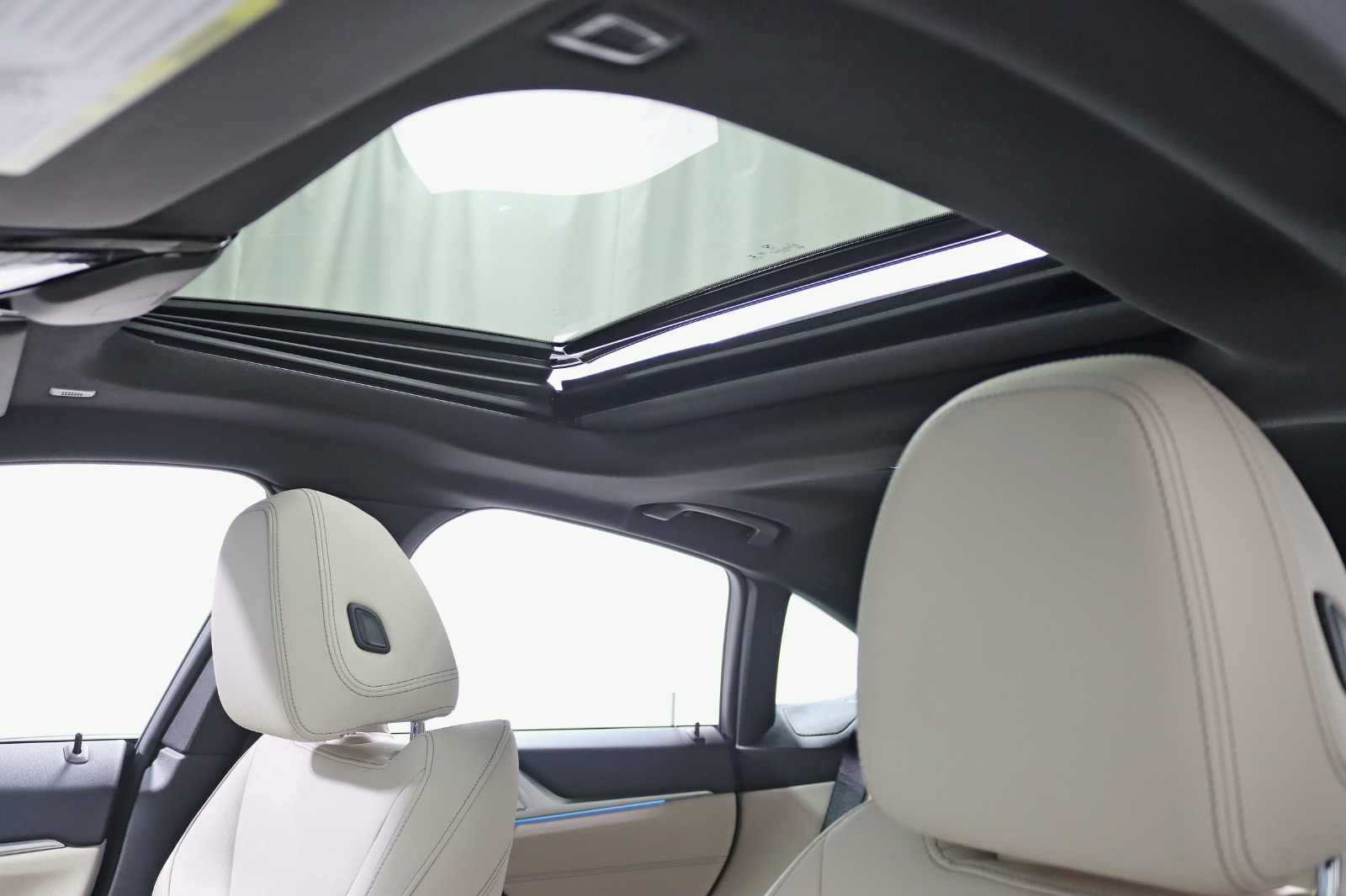 2022 BMW I4 - Image 31