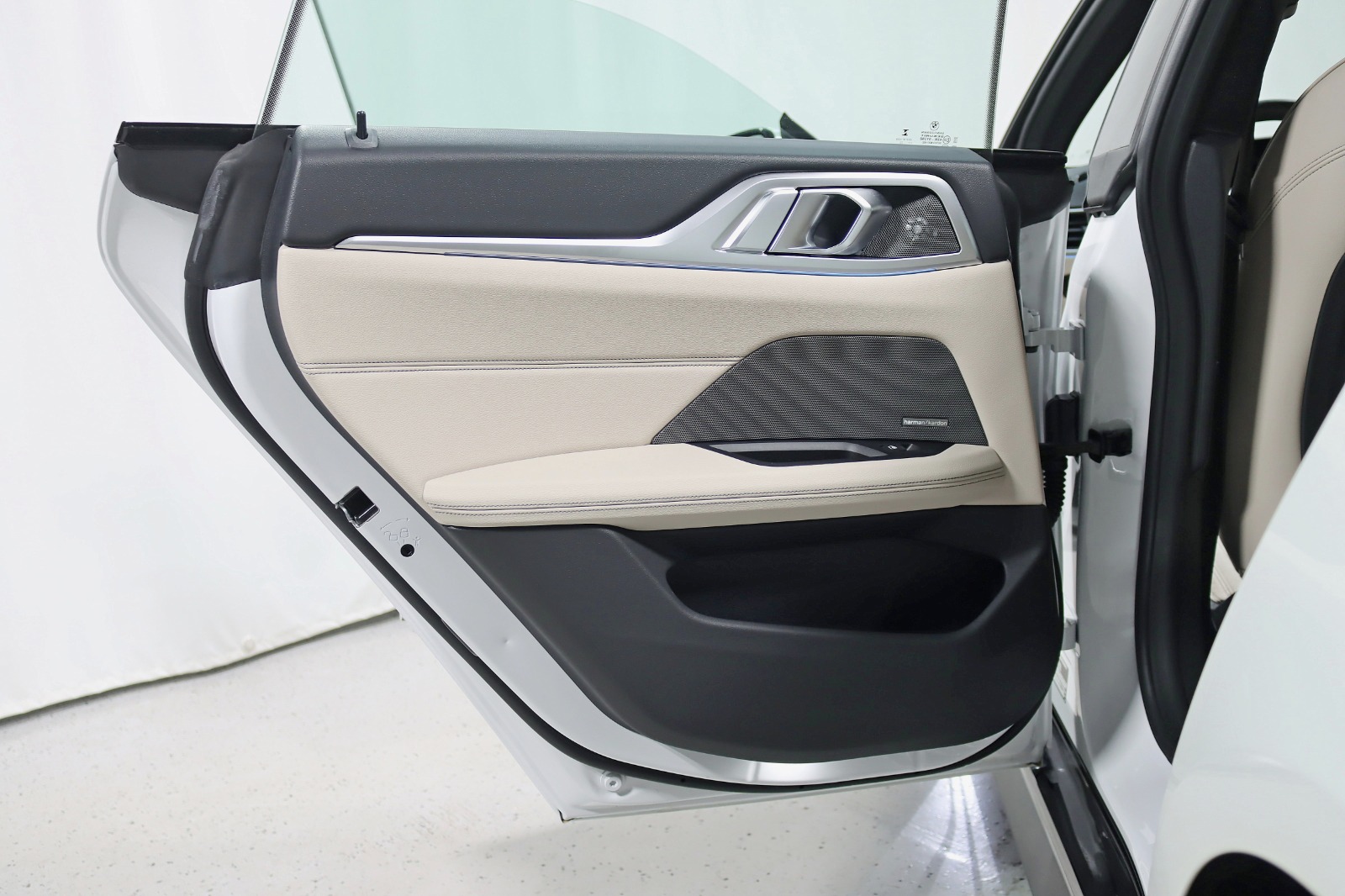 2022 BMW I4 - Image 36