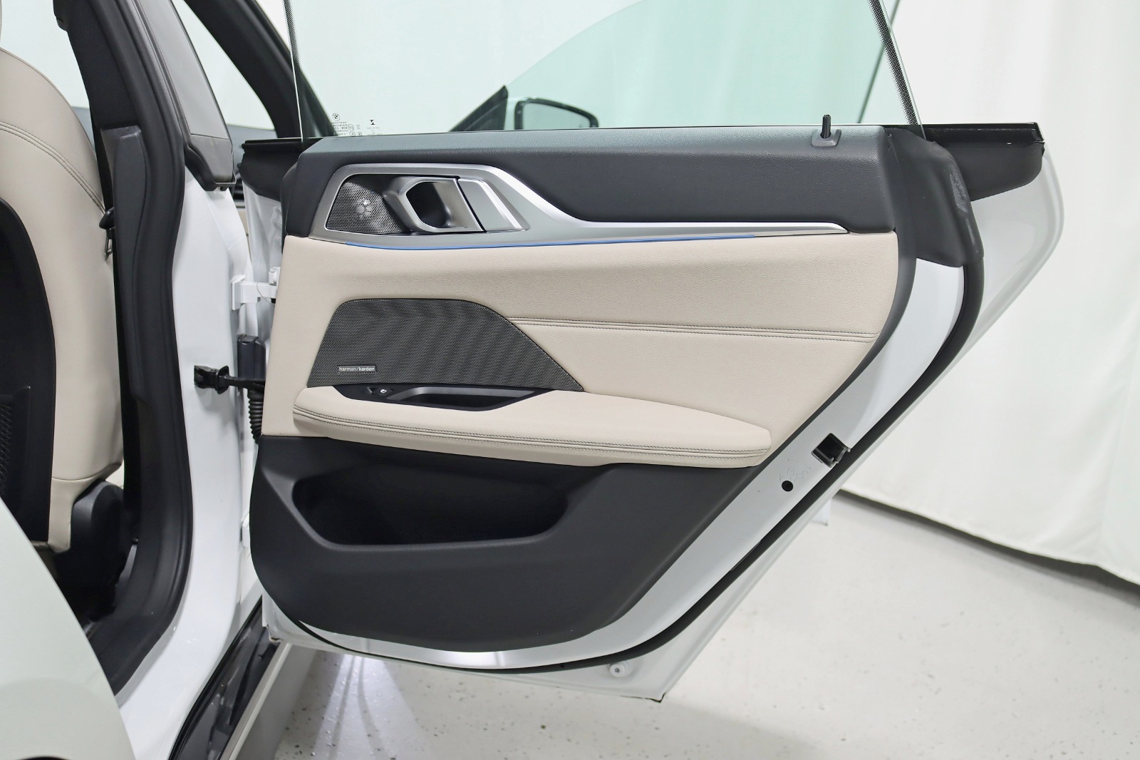 2022 BMW I4 - Image 37