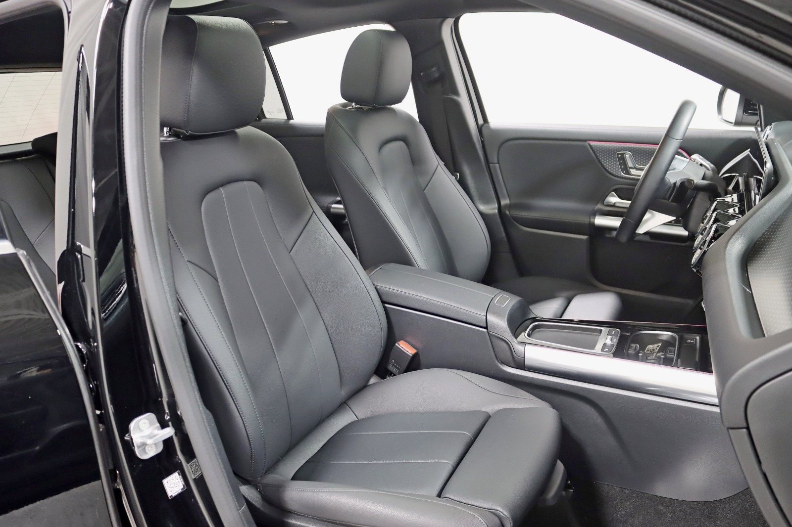 2025 MERCEDES-BENZ GLA-CLASS - Image 28