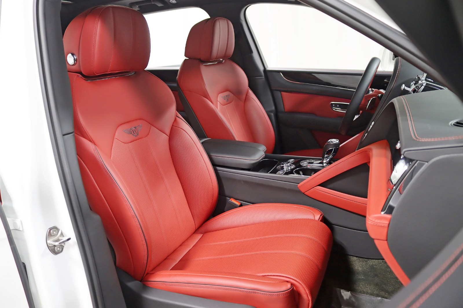 2022 BENTLEY BENTAYGA - Image 36