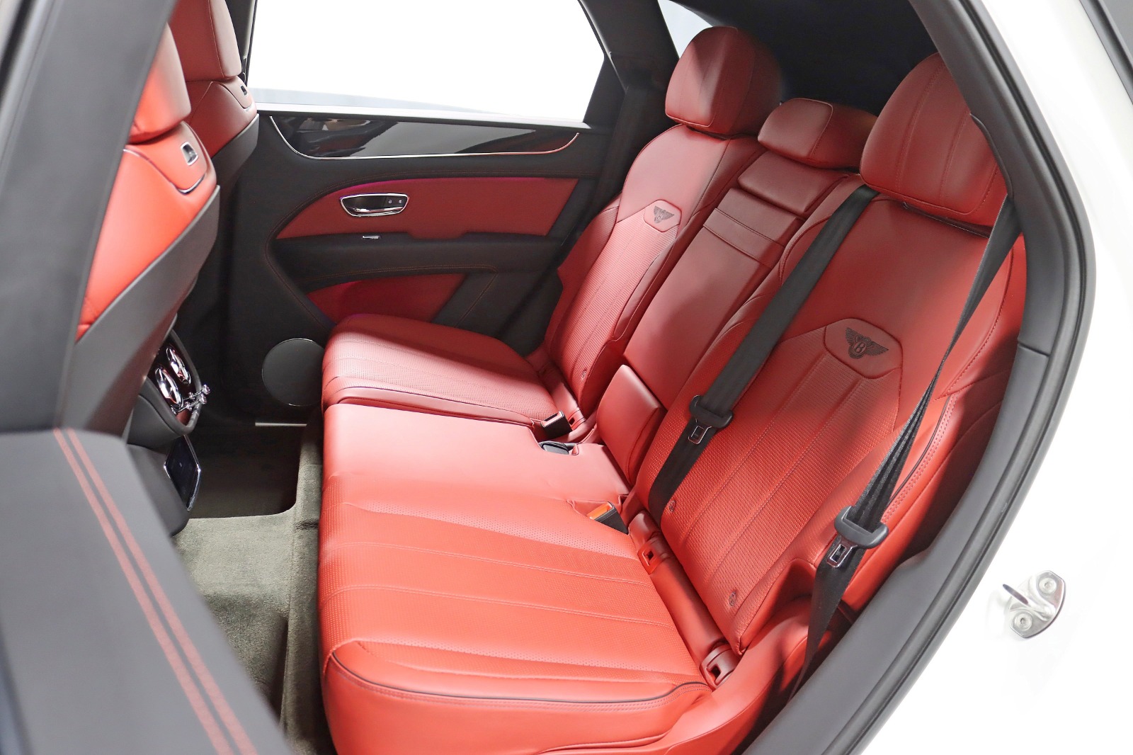 2022 BENTLEY BENTAYGA - Image 37