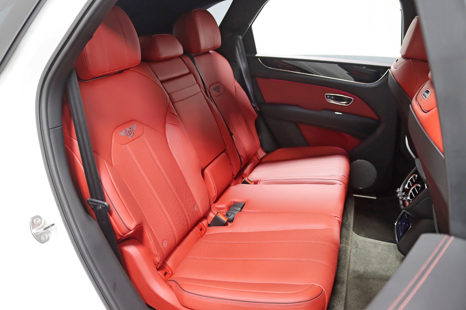 2022 BENTLEY BENTAYGA - Image 38