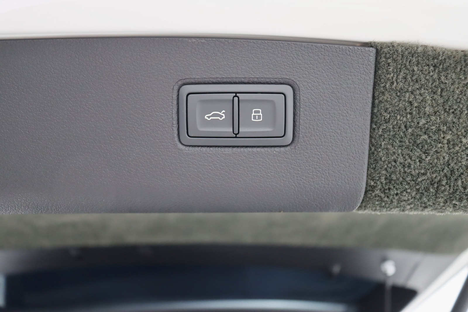 2022 BENTLEY BENTAYGA - Image 46