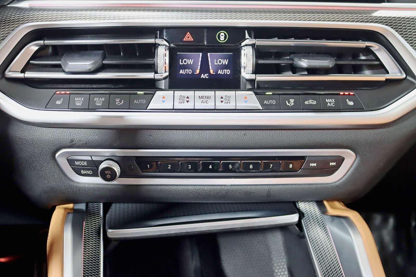 2022 BMW X6 - Image 29