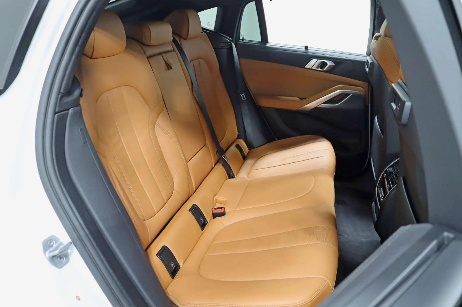2022 BMW X6 - Image 35