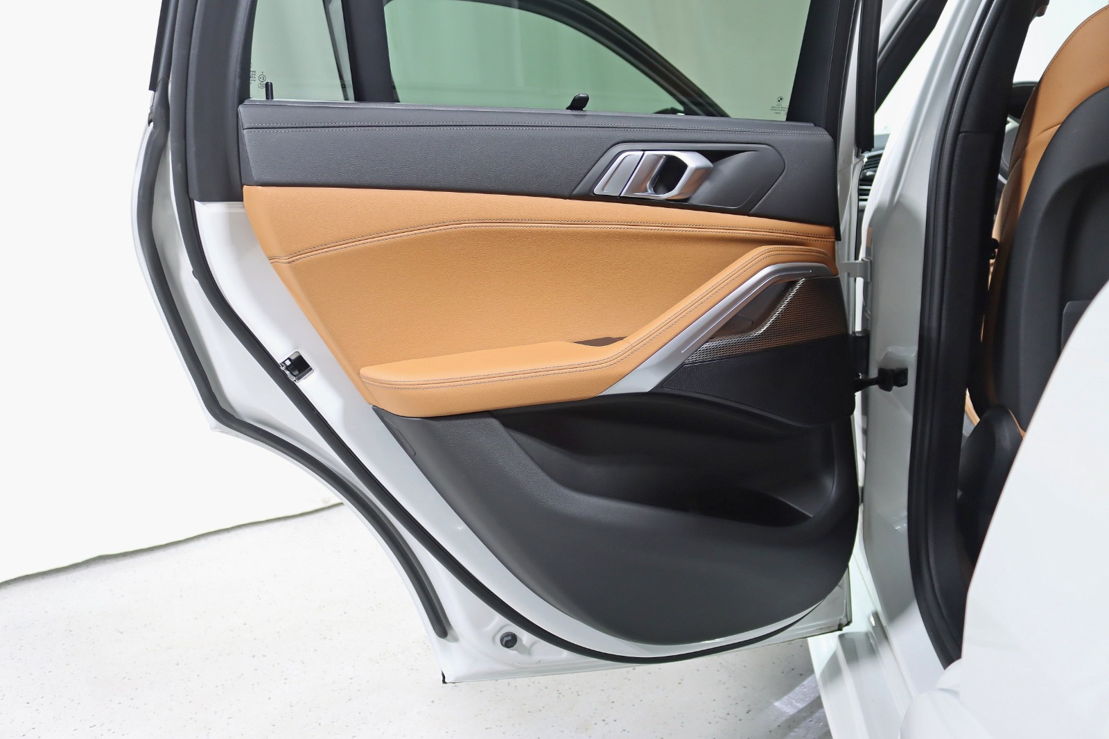 2022 BMW X6 - Image 40