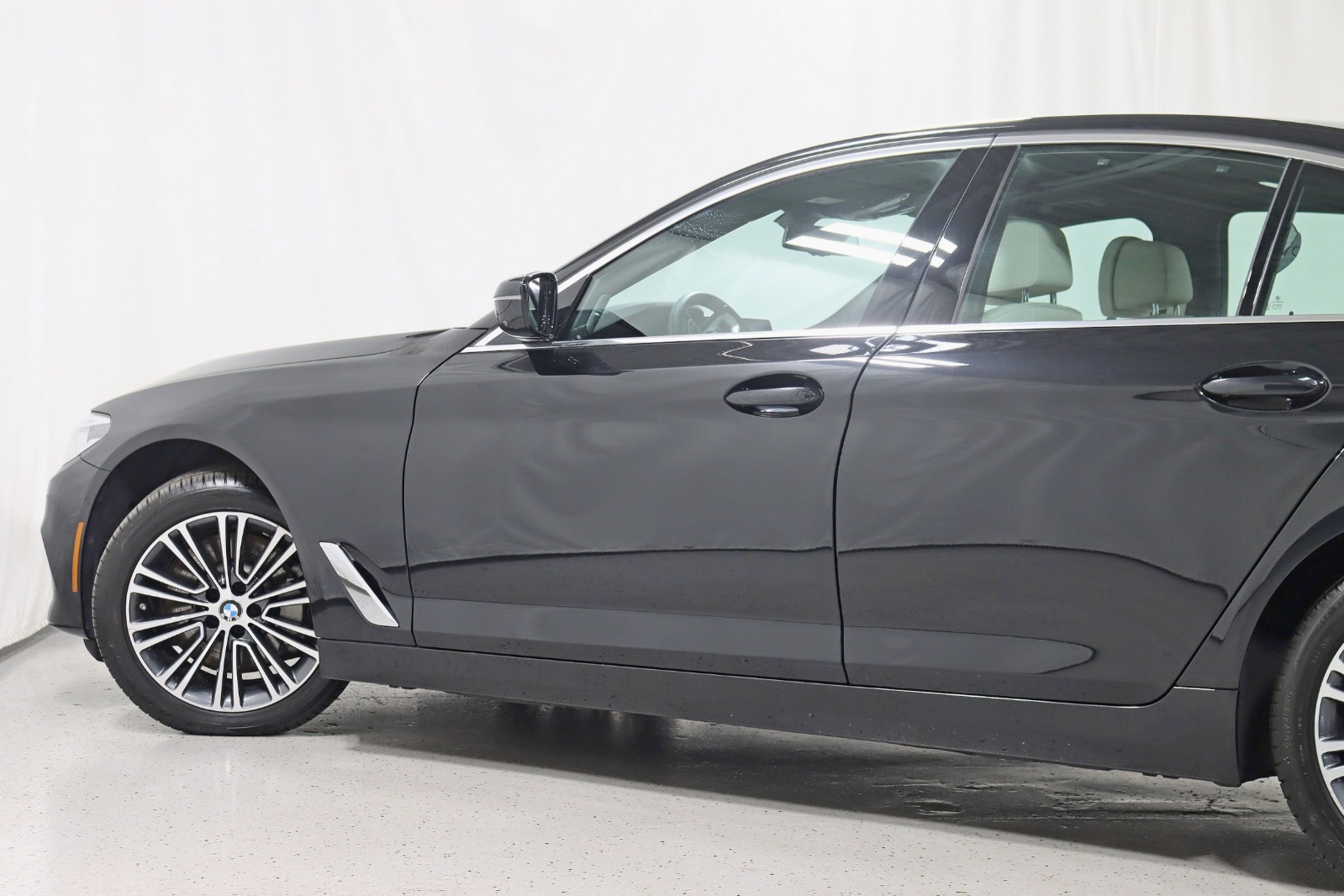 2019 BMW 530I - Image 12