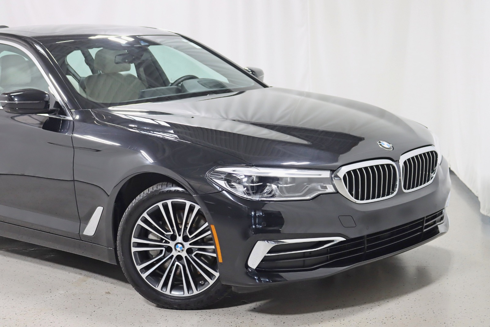 2019 BMW 530I - Image 3