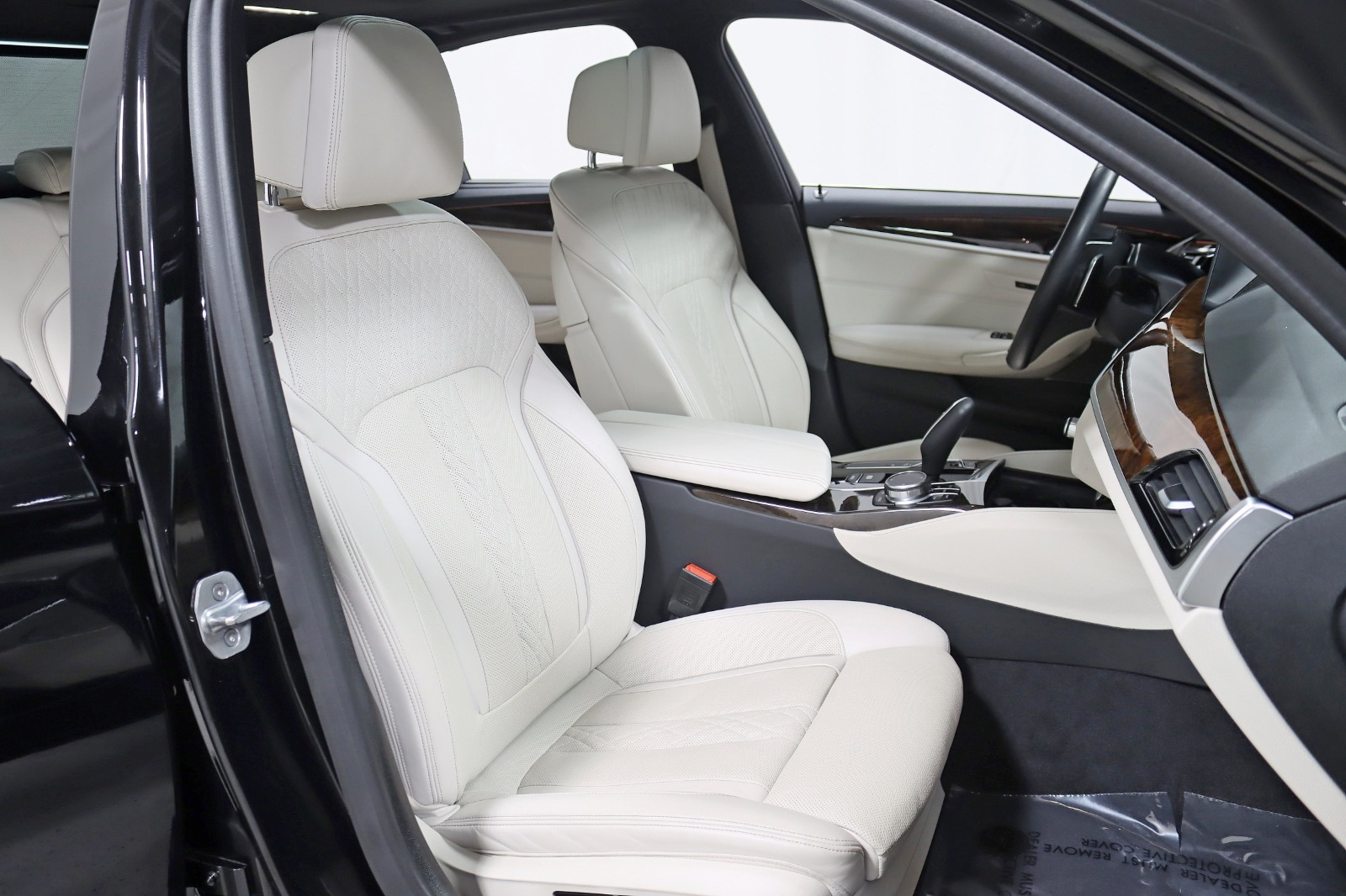 2019 BMW 530I - Image 31