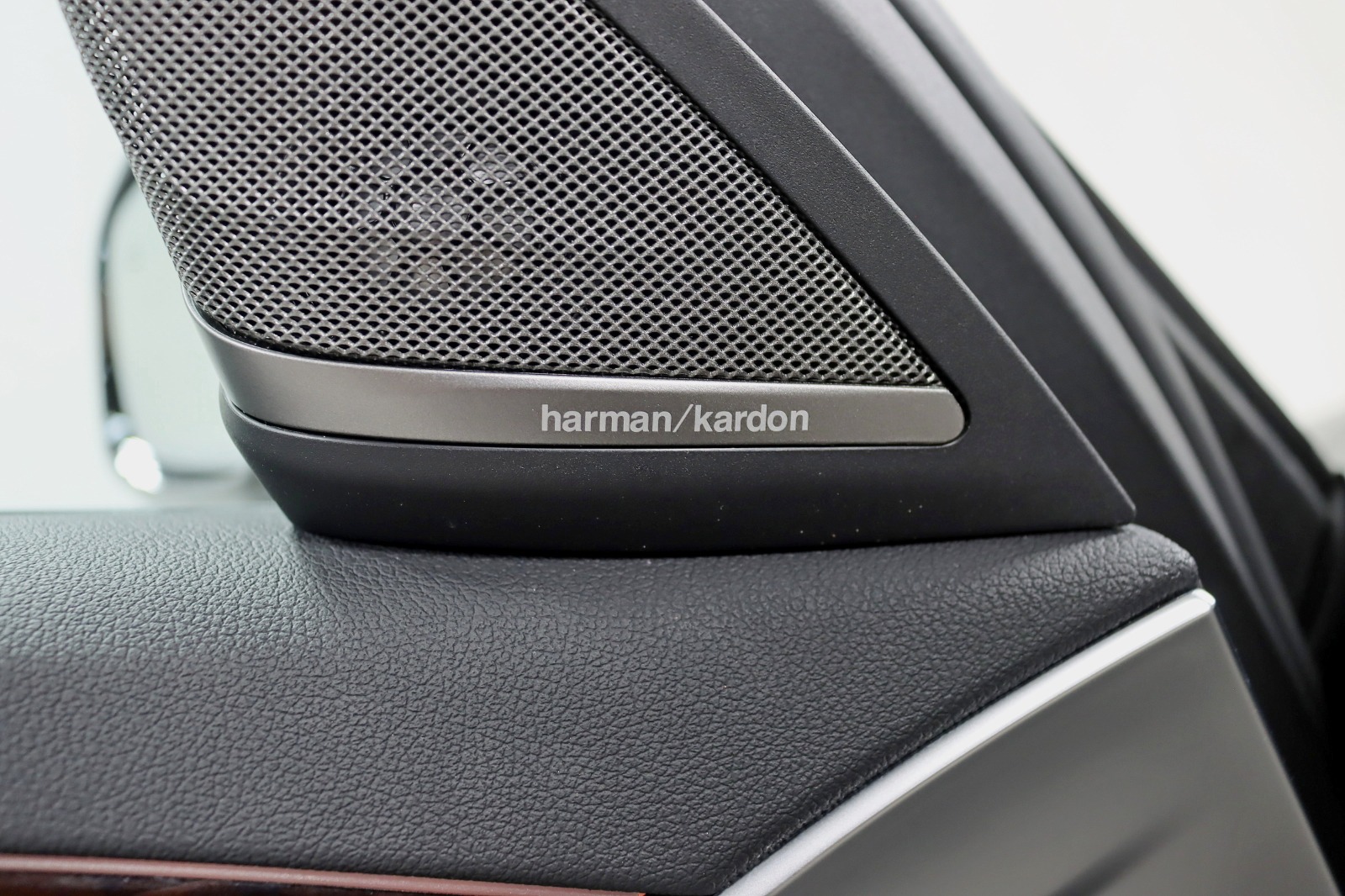 2019 BMW 530I - Image 37