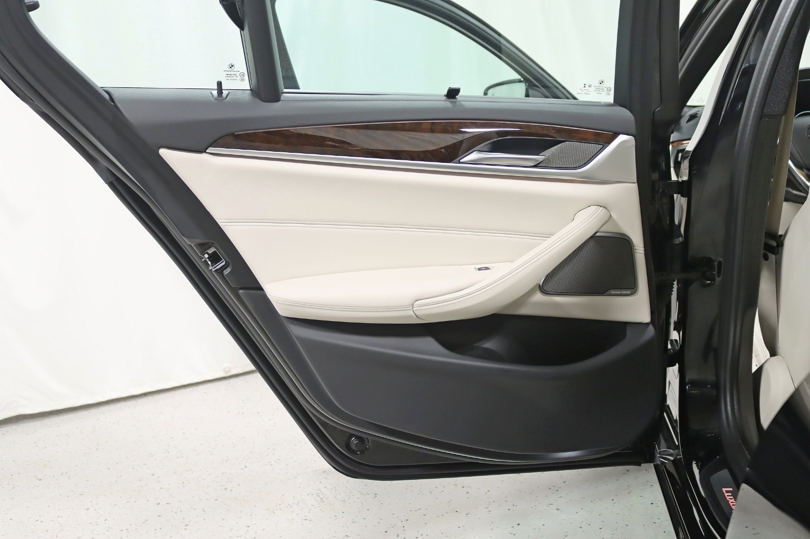 2019 BMW 530I - Image 40