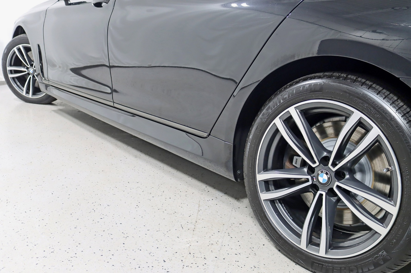 2020 BMW 750I - Image 13