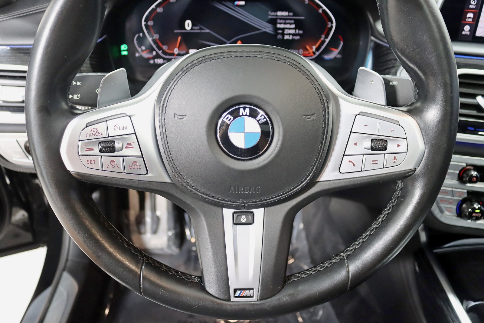 2020 BMW 750I - Image 17