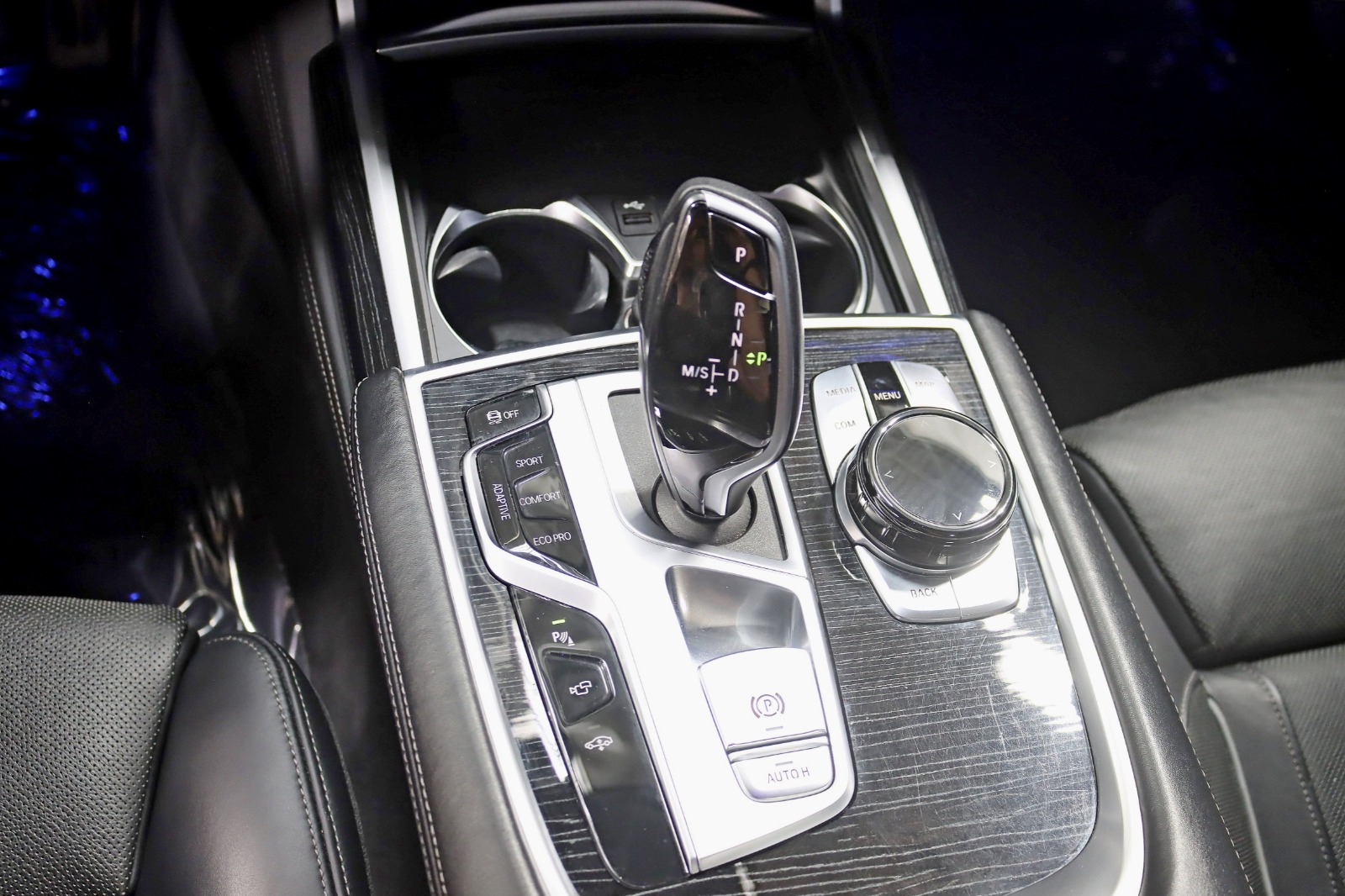 2020 BMW 750I - Image 30