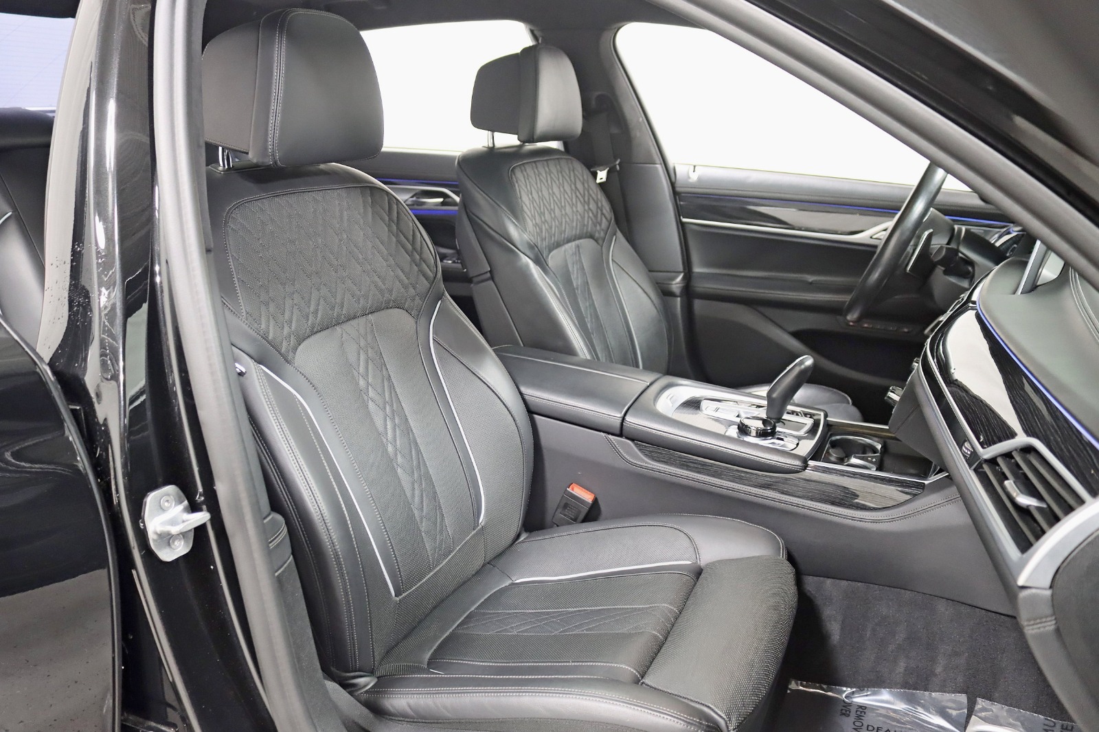 2020 BMW 750I - Image 33