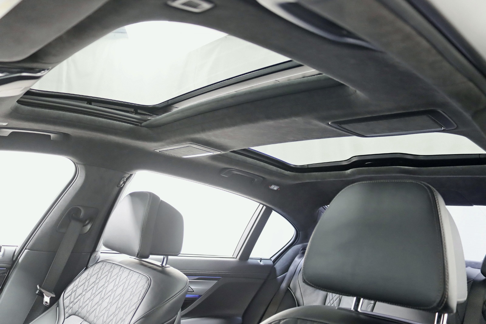 2020 BMW 750I - Image 36