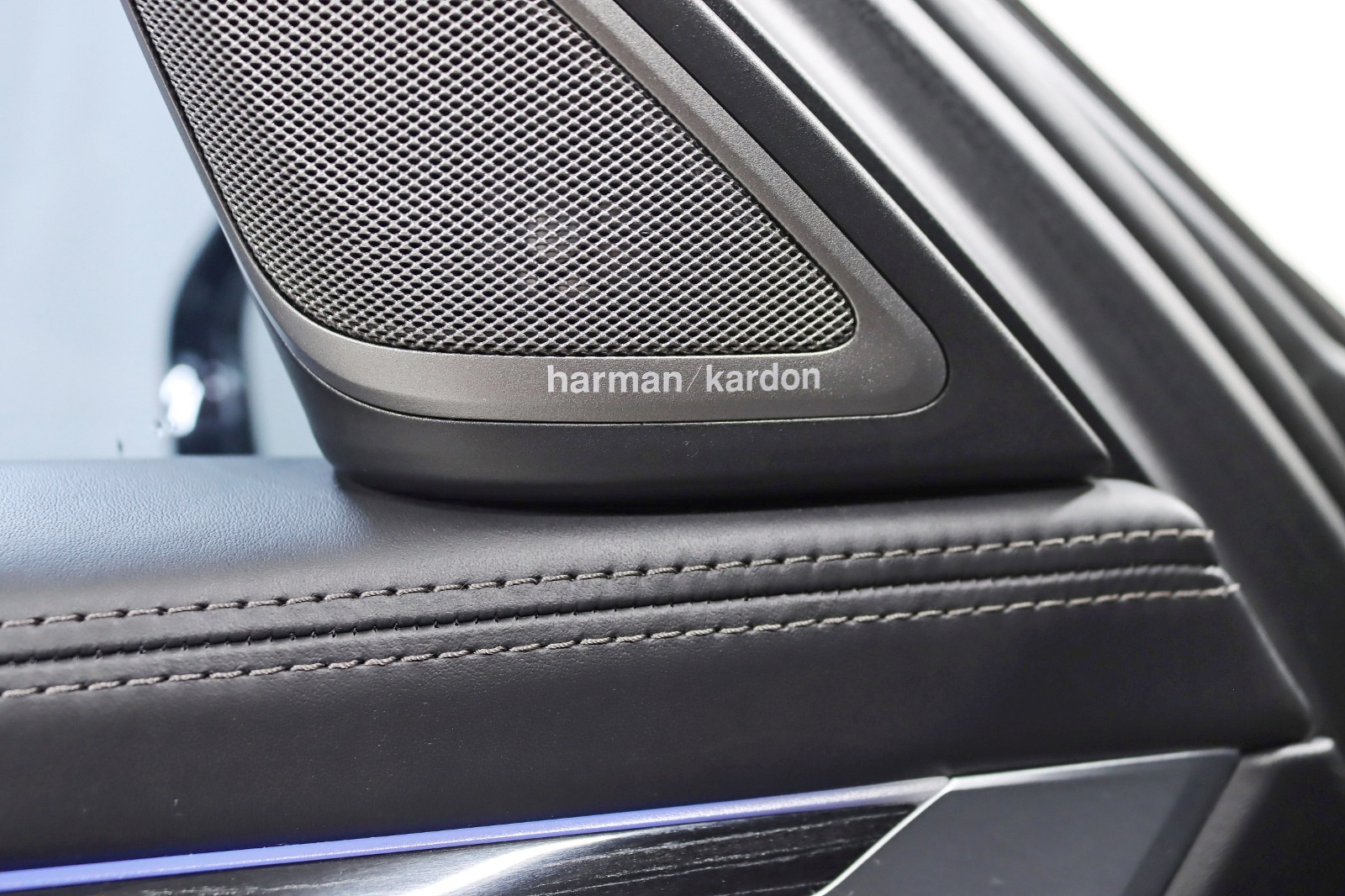 2020 BMW 750I - Image 39