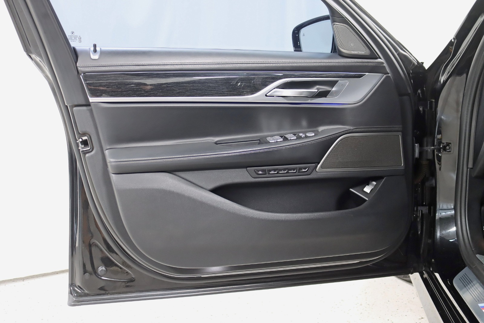 2020 BMW 750I - Image 40