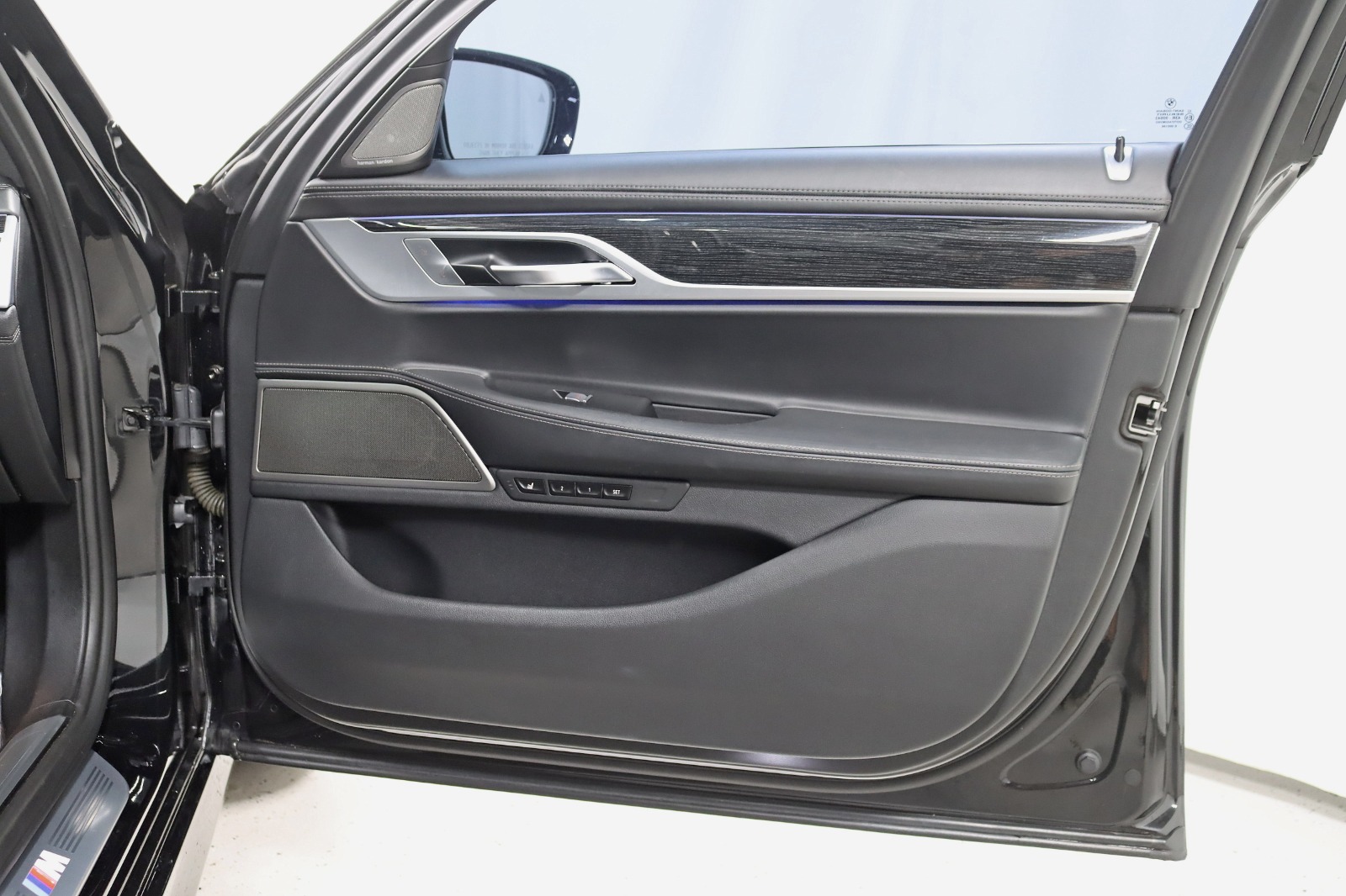 2020 BMW 750I - Image 41