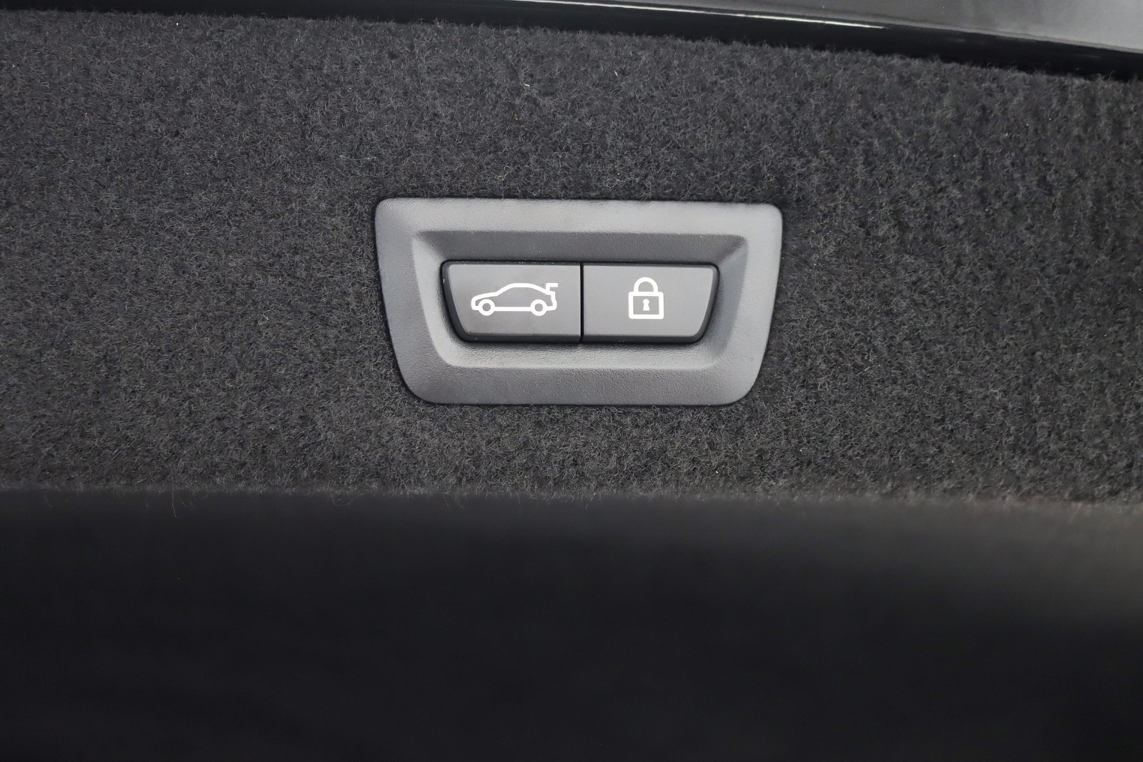 2020 BMW 750I - Image 46