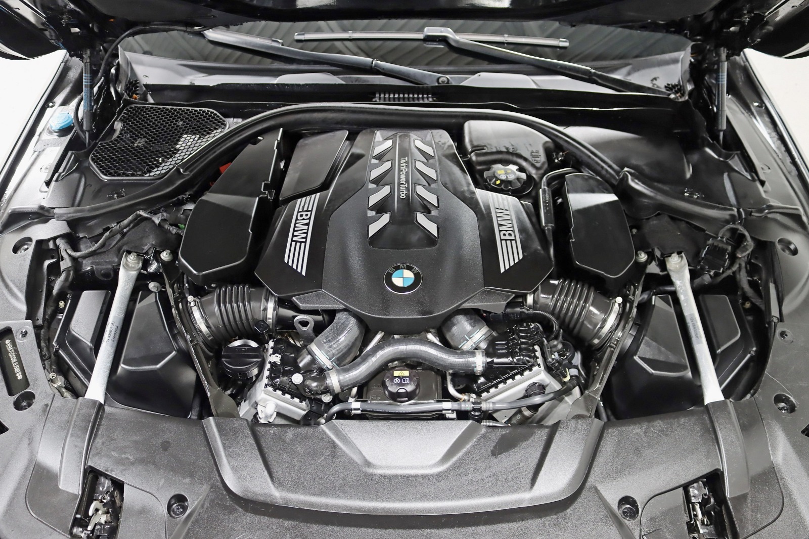 2020 BMW 750I - Image 48