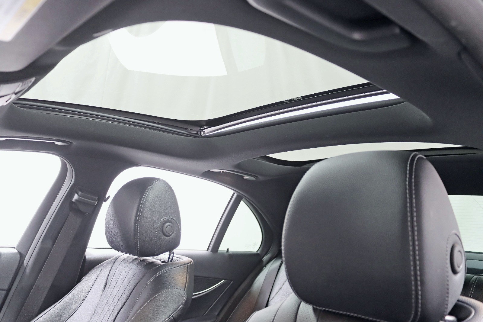 2021 MERCEDES-BENZ E-CLASS - Image 35