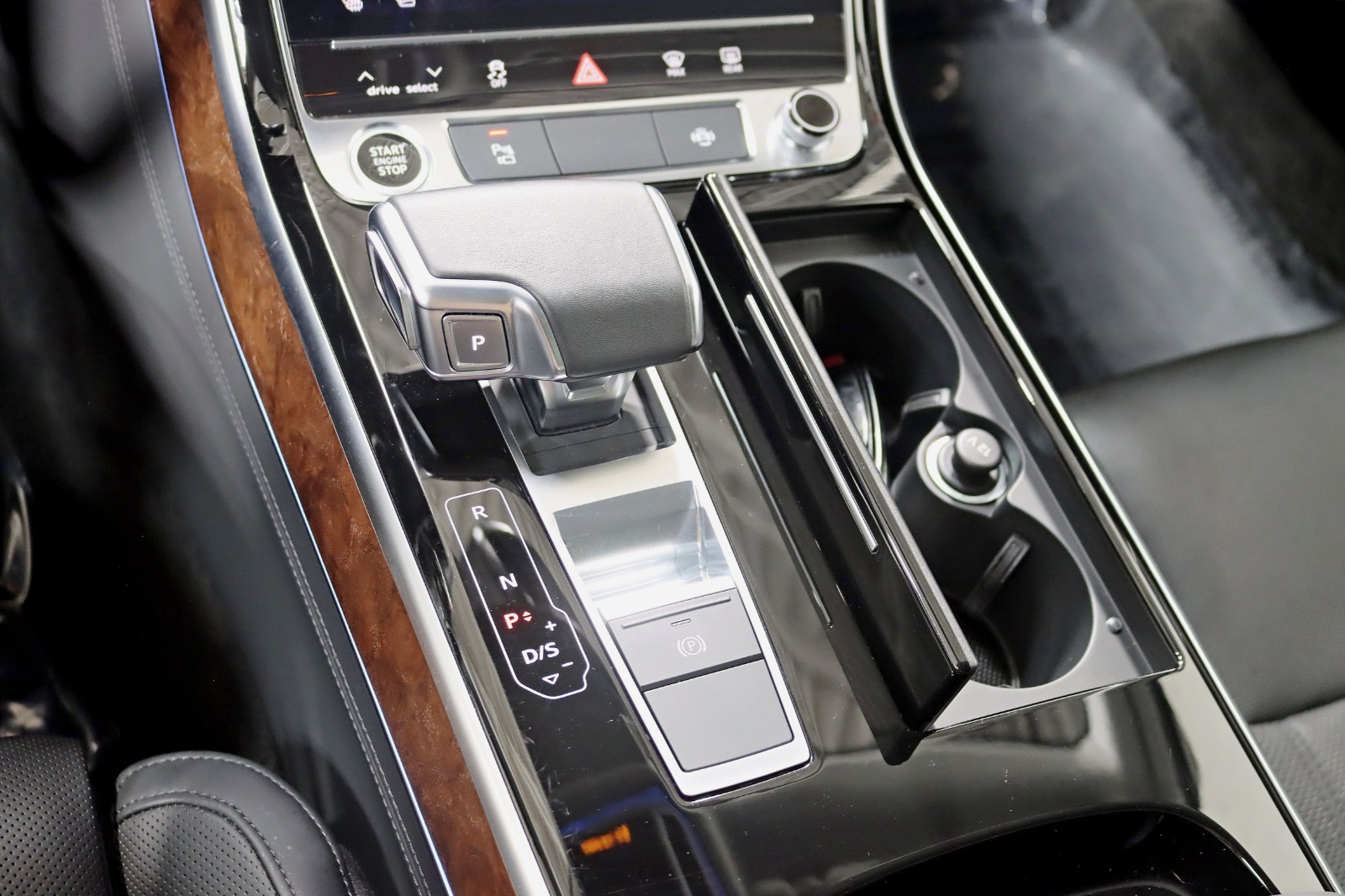 2021 AUDI A8 L - Image 28