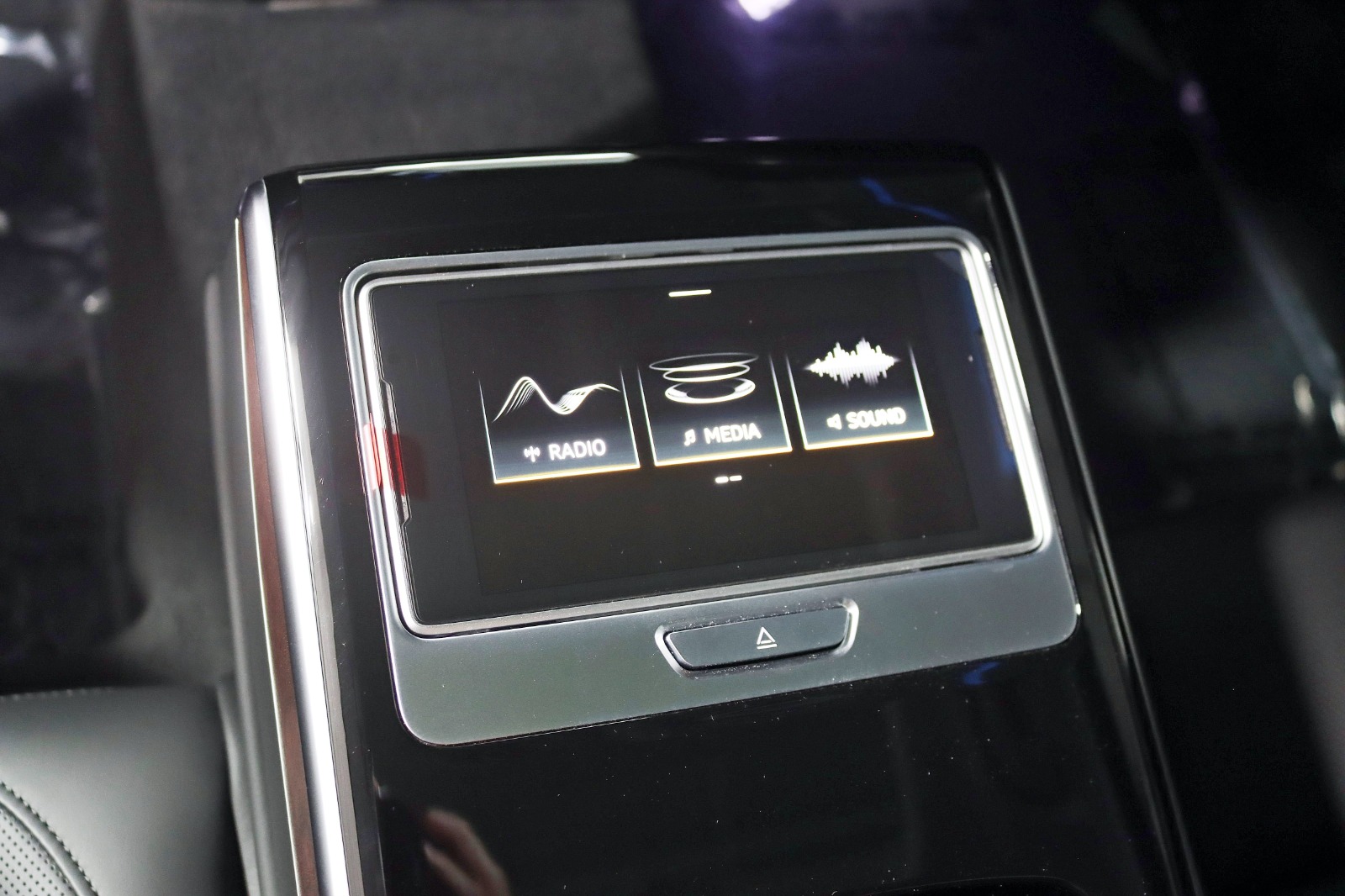 2021 AUDI A8 L - Image 30