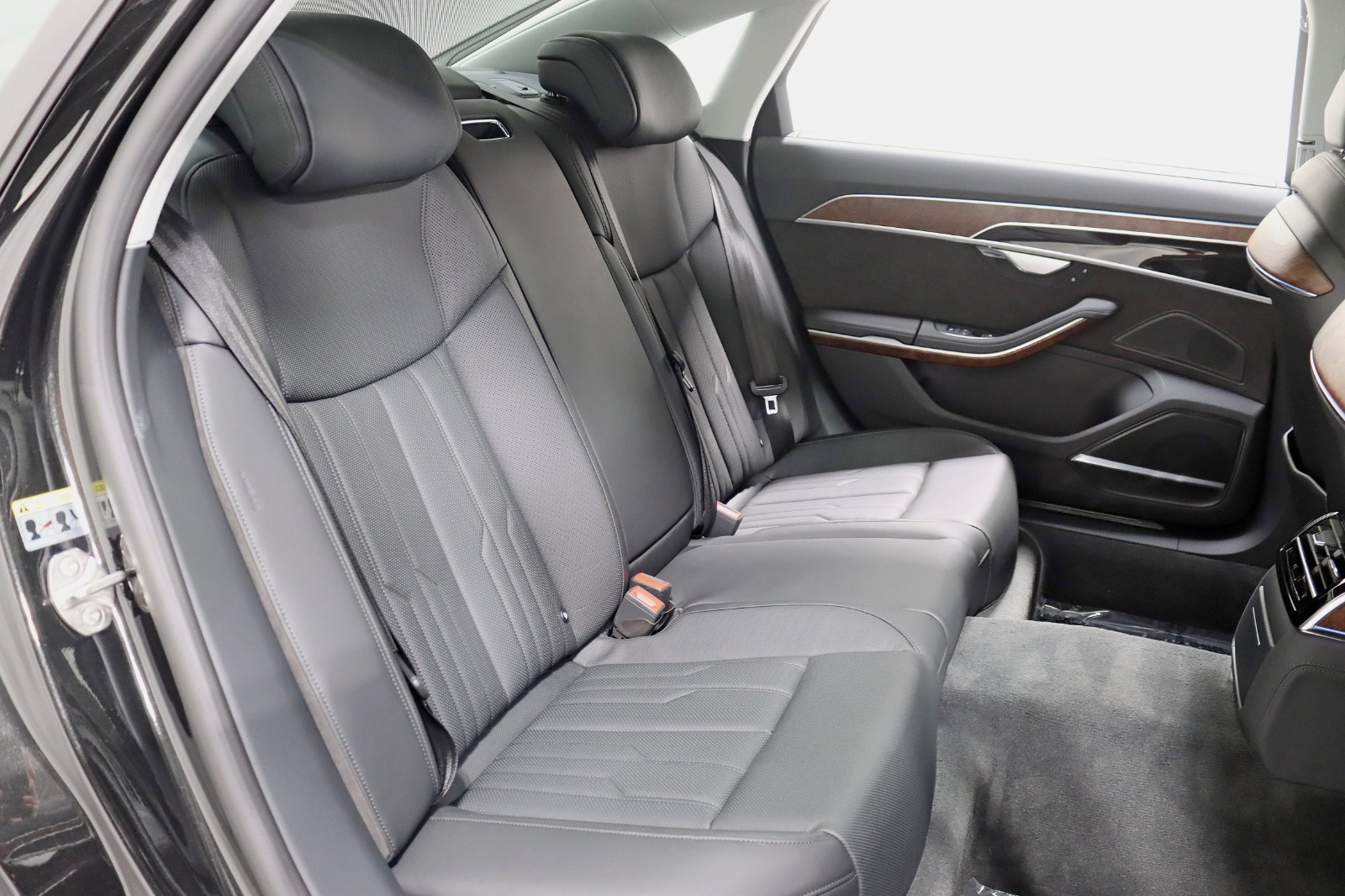 2021 AUDI A8 L - Image 34