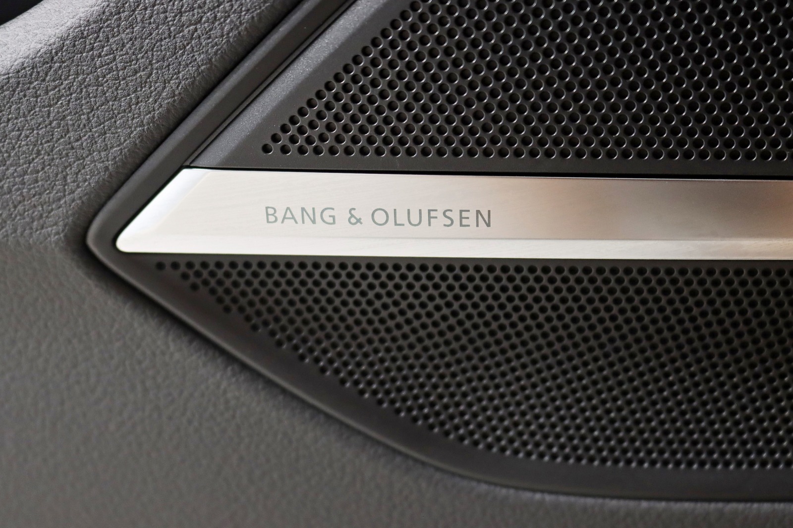 2021 AUDI A8 L - Image 38