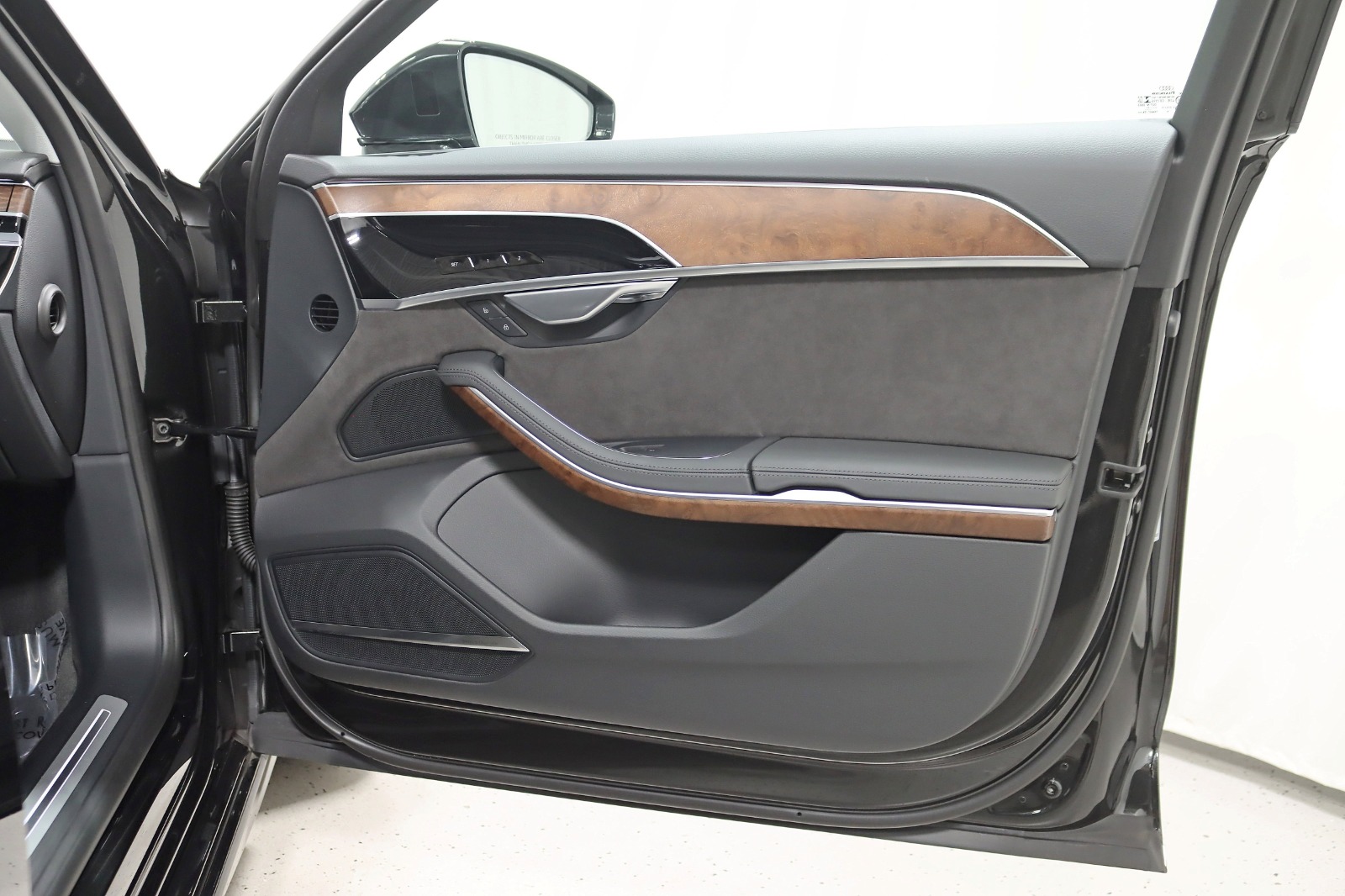 2021 AUDI A8 L - Image 40